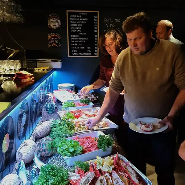 Bilde av selskapslokale og skaldyrsbuffet i Grimstad.