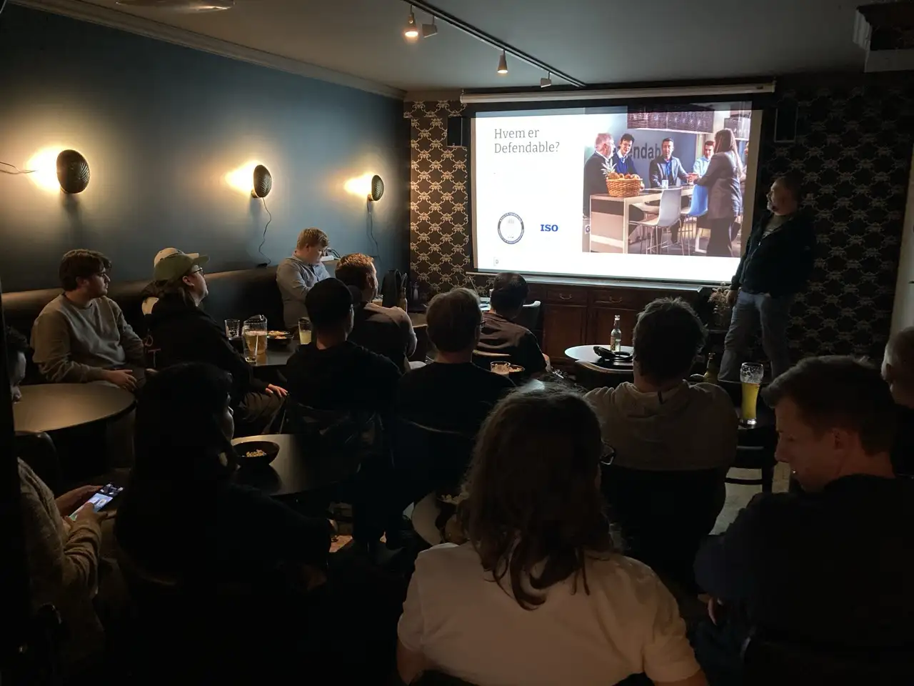 Kurs og Konferanse lokale på Smaue Bar i Grimstad sentrum.