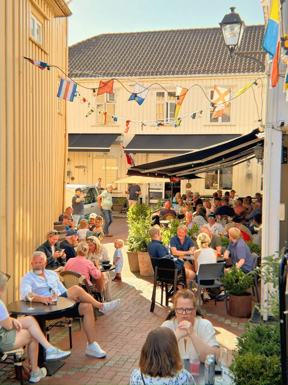 Byens beste bar Grimstad, største og beste hamburger.